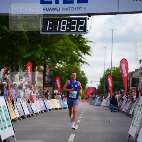 20.09.2026 - PSD Bank Halbmarathon LAZAROV Photography http://msf.ph/oto/10498412 20.09.2026 11:18:32 Ziel 4108 meine-sportfotos.de