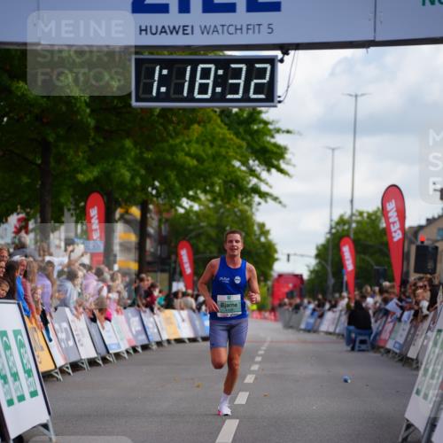 20.09.2026 - PSD Bank Halbmarathon LAZAROV Photography http://msf.ph/oto/10498413 20.09.2026 11:18:32 Ziel 4108 meine-sportfotos.de