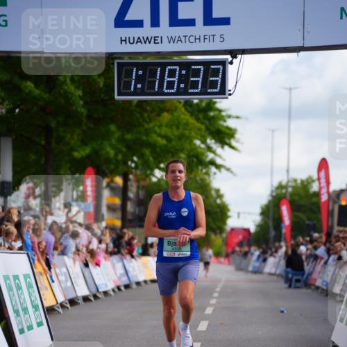 20.09.2026 - PSD Bank Halbmarathon LAZAROV Photography http://msf.ph/oto/10498416 20.09.2026 11:18:33 Ziel 4108 meine-sportfotos.de