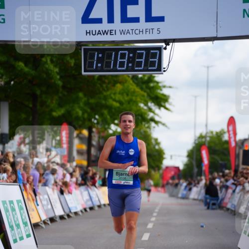 20.09.2026 - PSD Bank Halbmarathon LAZAROV Photography http://msf.ph/oto/10498417 20.09.2026 11:18:33 Ziel 4108 meine-sportfotos.de