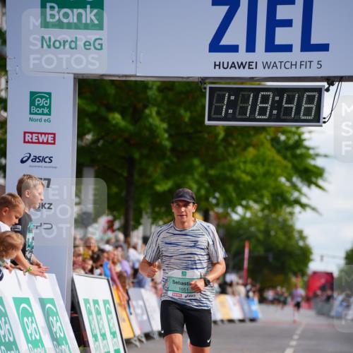 20.09.2026 - PSD Bank Halbmarathon LAZAROV Photography http://msf.ph/oto/10498429 20.09.2026 11:18:47 Ziel 1651 meine-sportfotos.de