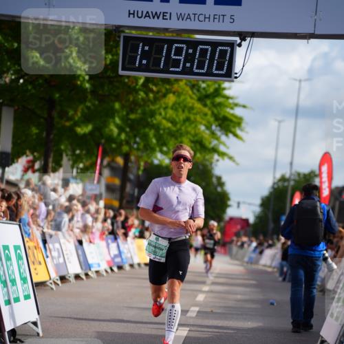 20.09.2026 - PSD Bank Halbmarathon LAZAROV Photography http://msf.ph/oto/10498436 20.09.2026 11:19:00 Ziel 3891 meine-sportfotos.de