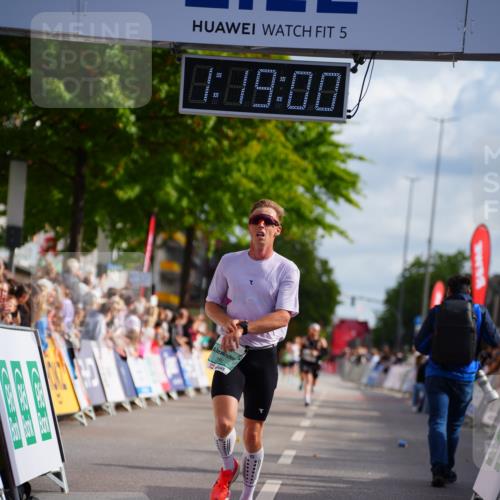 20.09.2026 - PSD Bank Halbmarathon LAZAROV Photography http://msf.ph/oto/10498437 20.09.2026 11:19:00 Ziel 3891 meine-sportfotos.de