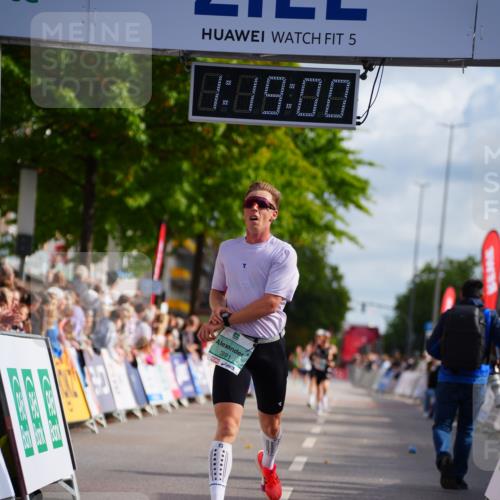 20.09.2026 - PSD Bank Halbmarathon LAZAROV Photography http://msf.ph/oto/10498438 20.09.2026 11:19:00 Ziel 3891 meine-sportfotos.de