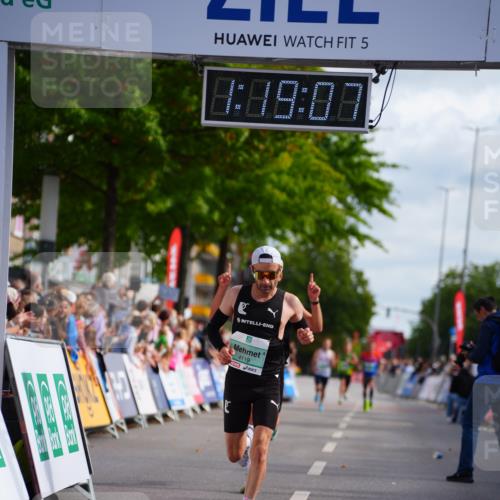 20.09.2026 - PSD Bank Halbmarathon LAZAROV Photography http://msf.ph/oto/10498443 20.09.2026 11:19:07 Ziel 3171, 3891, 4119 meine-sportfotos.de