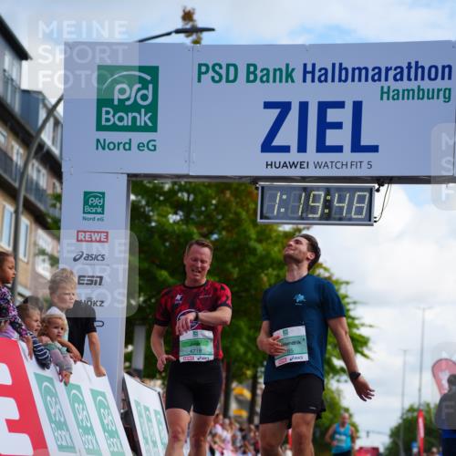20.09.2026 - PSD Bank Halbmarathon LAZAROV Photography http://msf.ph/oto/10498477 20.09.2026 11:19:47 Ziel 1785, 4372, 4718 meine-sportfotos.de