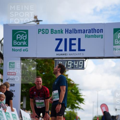 20.09.2026 - PSD Bank Halbmarathon LAZAROV Photography http://msf.ph/oto/10498479 20.09.2026 11:19:48 Ziel 1785, 4372, 4718 meine-sportfotos.de