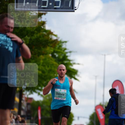 20.09.2026 - PSD Bank Halbmarathon LAZAROV Photography http://msf.ph/oto/10498482 20.09.2026 11:19:51 Ziel 1785, 4372, 4718 meine-sportfotos.de