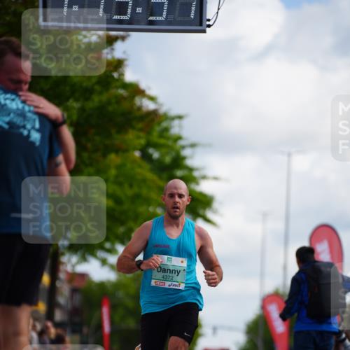 20.09.2026 - PSD Bank Halbmarathon LAZAROV Photography http://msf.ph/oto/10498483 20.09.2026 11:19:51 Ziel 1785, 4372, 4718 meine-sportfotos.de