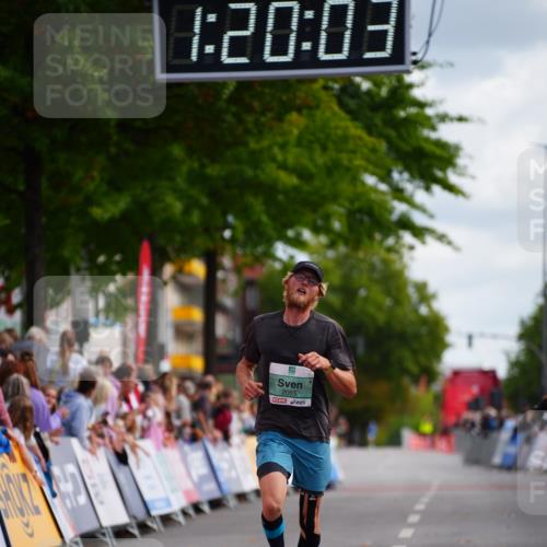 20.09.2026 - PSD Bank Halbmarathon LAZAROV Photography http://msf.ph/oto/10498487 20.09.2026 11:20:02 Ziel 2055 meine-sportfotos.de