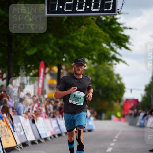 20.09.2026 - PSD Bank Halbmarathon LAZAROV Photography http://msf.ph/oto/10498490 20.09.2026 11:20:03 Ziel 2055 meine-sportfotos.de