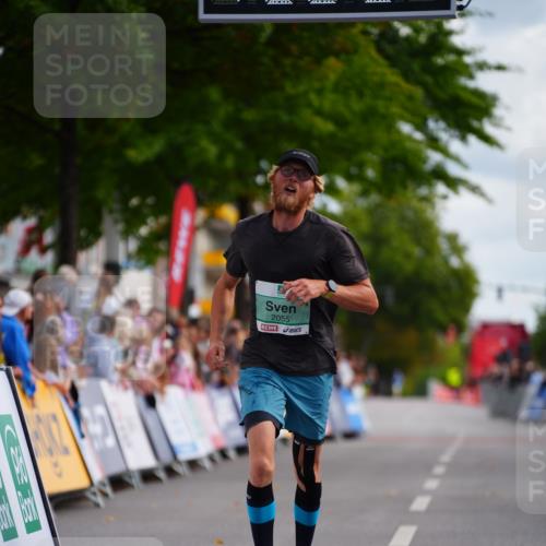 20.09.2026 - PSD Bank Halbmarathon LAZAROV Photography http://msf.ph/oto/10498492 20.09.2026 11:20:03 Ziel 2055 meine-sportfotos.de