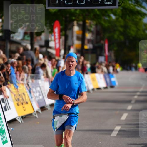 20.09.2026 - PSD Bank Halbmarathon LAZAROV Photography http://msf.ph/oto/10498518 20.09.2026 11:20:47 Ziel 3149 meine-sportfotos.de