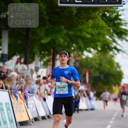 20.09.2026 - PSD Bank Halbmarathon LAZAROV Photography http://msf.ph/oto/10498538 20.09.2026 11:21:40 Ziel 1762 meine-sportfotos.de