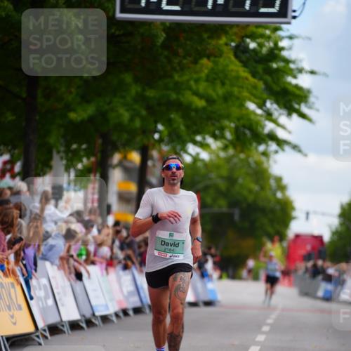 20.09.2026 - PSD Bank Halbmarathon LAZAROV Photography http://msf.ph/oto/10498558 20.09.2026 11:21:49 Ziel 1762, 2184, 4763 meine-sportfotos.de