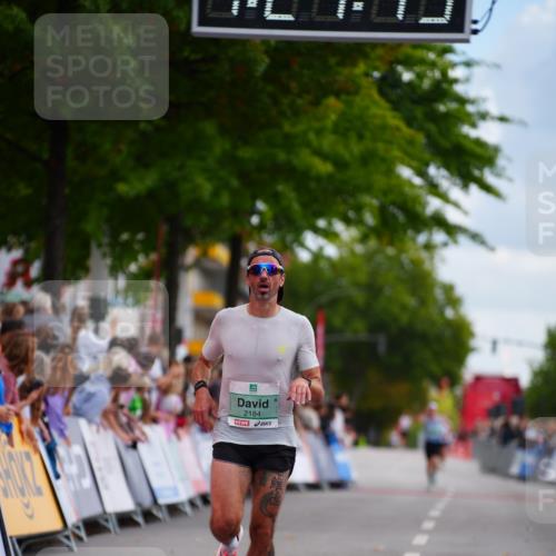 20.09.2026 - PSD Bank Halbmarathon LAZAROV Photography http://msf.ph/oto/10498559 20.09.2026 11:21:49 Ziel 1762, 2184, 4763 meine-sportfotos.de