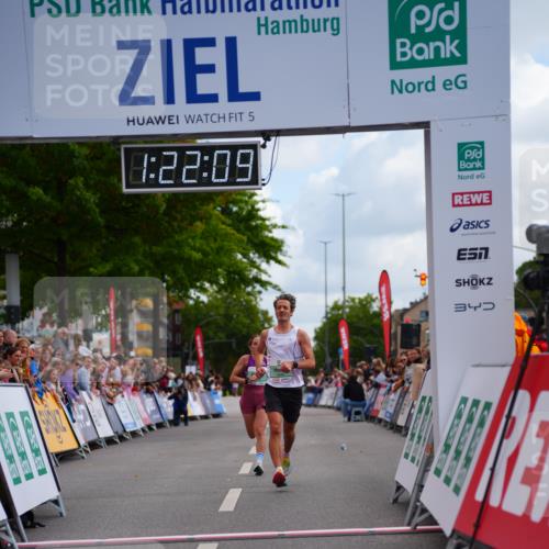 20.09.2026 - PSD Bank Halbmarathon LAZAROV Photography http://msf.ph/oto/10498584 20.09.2026 11:22:09 Ziel 1899, 3995 meine-sportfotos.de