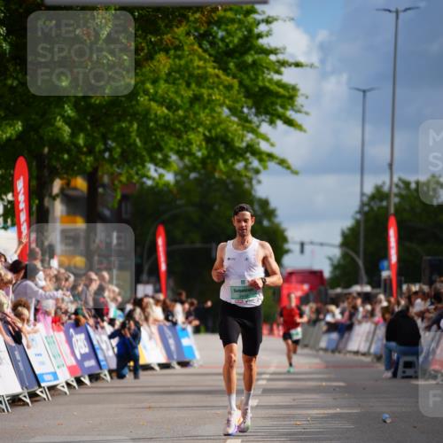 20.09.2026 - PSD Bank Halbmarathon LAZAROV Photography http://msf.ph/oto/10498592 20.09.2026 11:22:21 Ziel 2445 meine-sportfotos.de