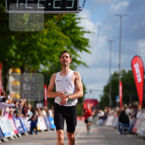 20.09.2026 - PSD Bank Halbmarathon LAZAROV Photography http://msf.ph/oto/10498598 20.09.2026 11:22:23 Ziel 2445 meine-sportfotos.de