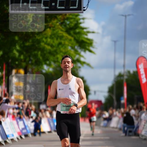 20.09.2026 - PSD Bank Halbmarathon LAZAROV Photography http://msf.ph/oto/10498599 20.09.2026 11:22:23 Ziel 2445 meine-sportfotos.de