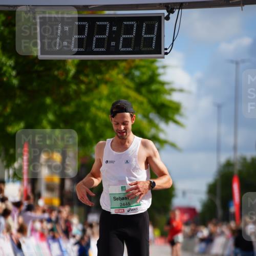 20.09.2026 - PSD Bank Halbmarathon LAZAROV Photography http://msf.ph/oto/10498600 20.09.2026 11:22:24 Ziel 2445 meine-sportfotos.de
