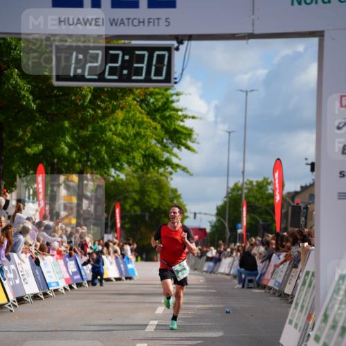 20.09.2026 - PSD Bank Halbmarathon LAZAROV Photography http://msf.ph/oto/10498602 20.09.2026 11:22:30 Ziel 2417, 2445 meine-sportfotos.de