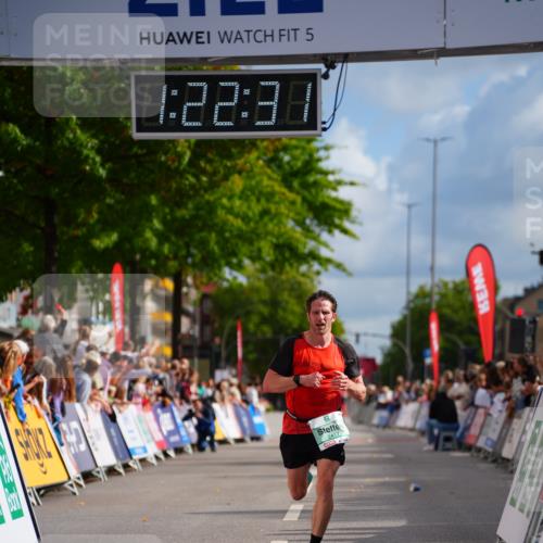20.09.2026 - PSD Bank Halbmarathon LAZAROV Photography http://msf.ph/oto/10498604 20.09.2026 11:22:31 Ziel 2417, 2445 meine-sportfotos.de