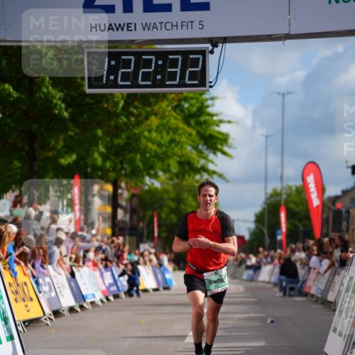20.09.2026 - PSD Bank Halbmarathon LAZAROV Photography http://msf.ph/oto/10498605 20.09.2026 11:22:31 Ziel 2417, 2445 meine-sportfotos.de
