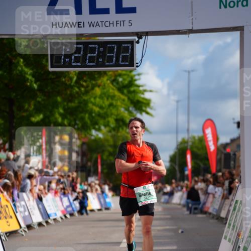 20.09.2026 - PSD Bank Halbmarathon LAZAROV Photography http://msf.ph/oto/10498608 20.09.2026 11:22:32 Ziel 2417, 2445 meine-sportfotos.de