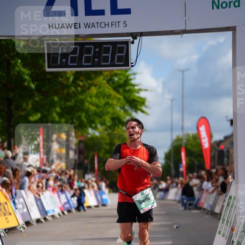 20.09.2026 - PSD Bank Halbmarathon LAZAROV Photography http://msf.ph/oto/10498610 20.09.2026 11:22:32 Ziel 2417, 2445 meine-sportfotos.de