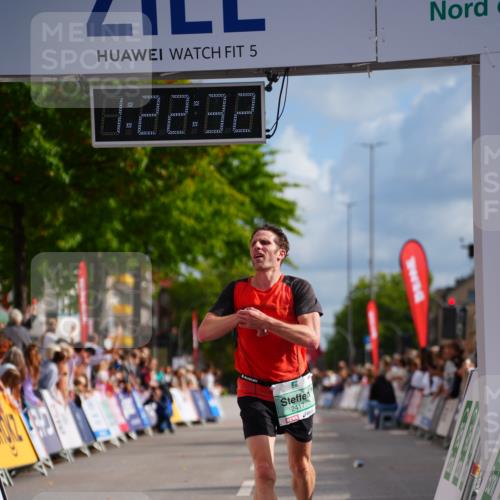 20.09.2026 - PSD Bank Halbmarathon LAZAROV Photography http://msf.ph/oto/10498613 20.09.2026 11:22:32 Ziel 2417, 2445 meine-sportfotos.de