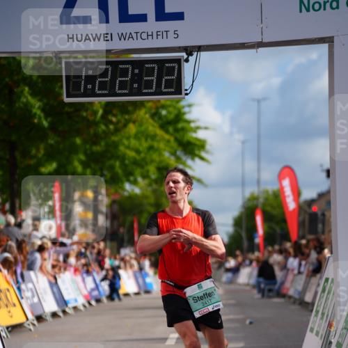 20.09.2026 - PSD Bank Halbmarathon LAZAROV Photography http://msf.ph/oto/10498616 20.09.2026 11:22:32 Ziel 2417, 2445 meine-sportfotos.de