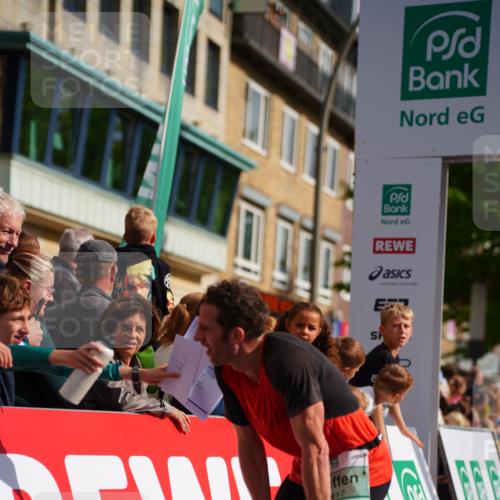 20.09.2026 - PSD Bank Halbmarathon LAZAROV Photography http://msf.ph/oto/10498621 20.09.2026 11:22:35 Ziel 2417 meine-sportfotos.de
