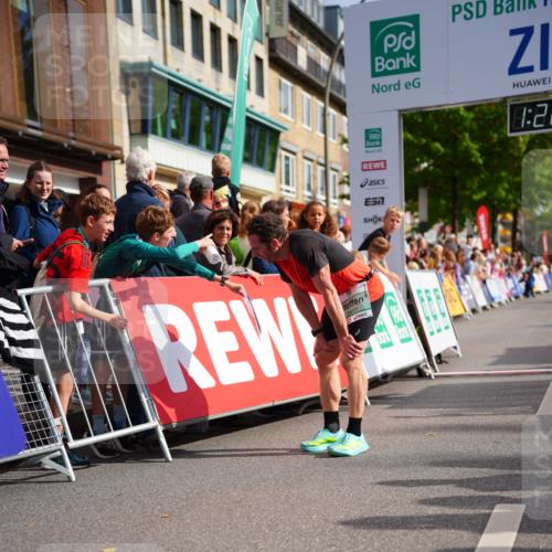 20.09.2026 - PSD Bank Halbmarathon LAZAROV Photography http://msf.ph/oto/10498627 20.09.2026 11:22:36 Ziel 2417 meine-sportfotos.de