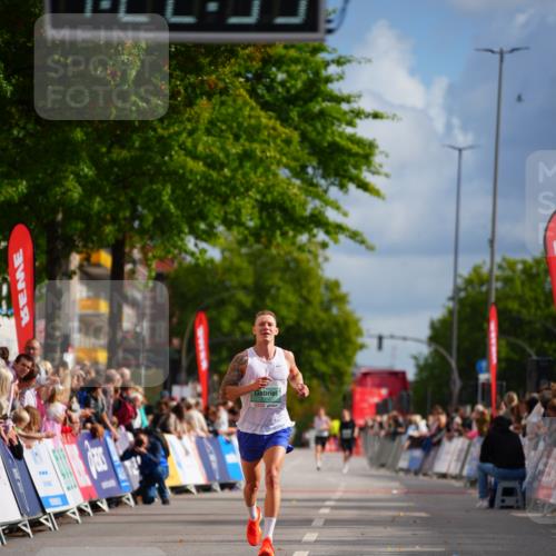 20.09.2026 - PSD Bank Halbmarathon LAZAROV Photography http://msf.ph/oto/10498630 20.09.2026 11:22:38 Ziel 2417 meine-sportfotos.de