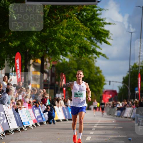 20.09.2026 - PSD Bank Halbmarathon LAZAROV Photography http://msf.ph/oto/10498632 20.09.2026 11:22:39 Ziel 2417 meine-sportfotos.de