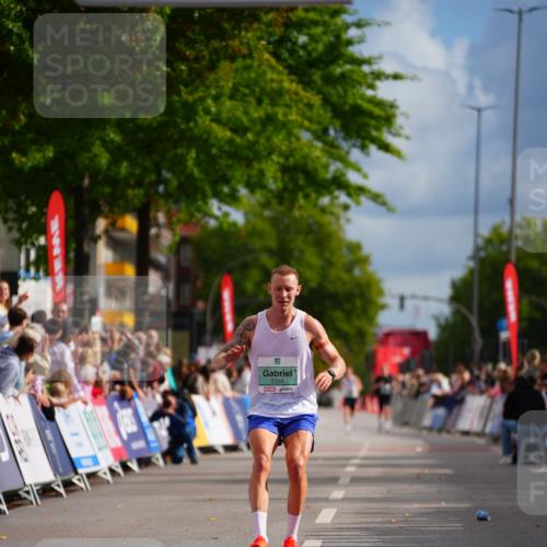 20.09.2026 - PSD Bank Halbmarathon LAZAROV Photography http://msf.ph/oto/10498640 20.09.2026 11:22:40 Ziel 2417 meine-sportfotos.de