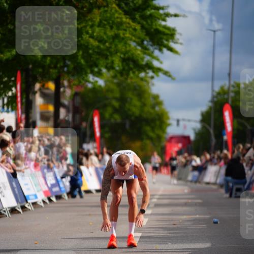 20.09.2026 - PSD Bank Halbmarathon LAZAROV Photography http://msf.ph/oto/10498646 20.09.2026 11:22:40 Ziel 2417 meine-sportfotos.de