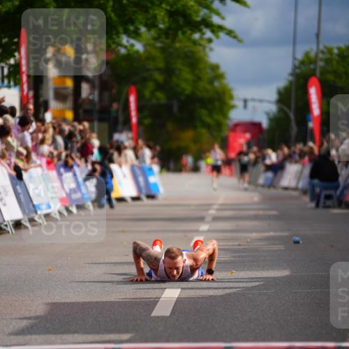 20.09.2026 - PSD Bank Halbmarathon LAZAROV Photography http://msf.ph/oto/10498649 20.09.2026 11:22:41 Ziel 2356 meine-sportfotos.de