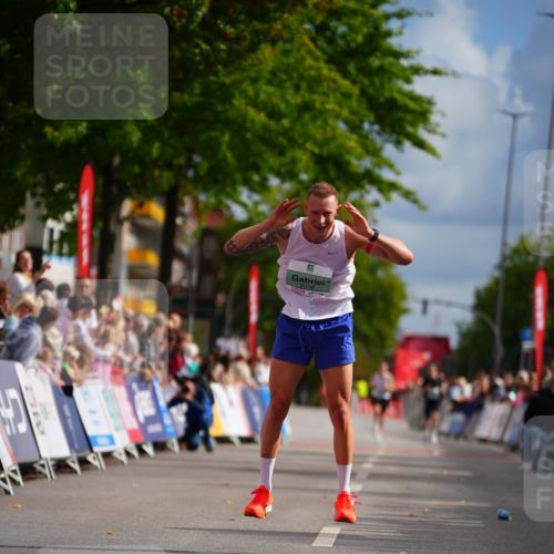 20.09.2026 - PSD Bank Halbmarathon LAZAROV Photography http://msf.ph/oto/10498663 20.09.2026 11:22:42 Ziel 2356 meine-sportfotos.de