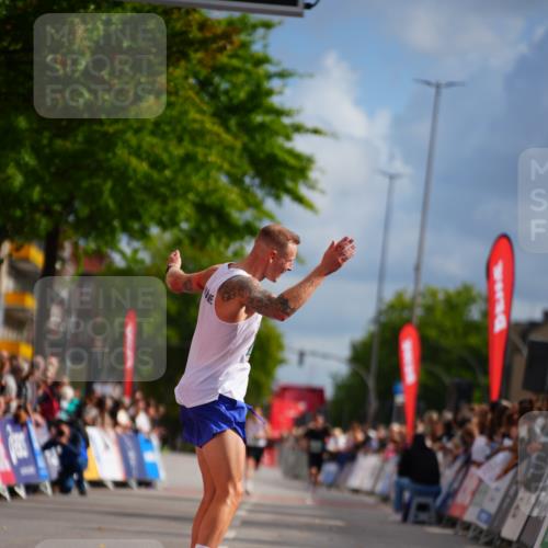20.09.2026 - PSD Bank Halbmarathon LAZAROV Photography http://msf.ph/oto/10498683 20.09.2026 11:22:44 Ziel 2356 meine-sportfotos.de