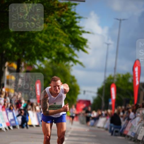 20.09.2026 - PSD Bank Halbmarathon LAZAROV Photography http://msf.ph/oto/10498691 20.09.2026 11:22:44 Ziel 2356 meine-sportfotos.de