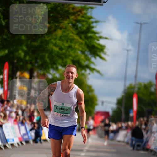 20.09.2026 - PSD Bank Halbmarathon LAZAROV Photography http://msf.ph/oto/10498697 20.09.2026 11:22:44 Ziel 2356 meine-sportfotos.de