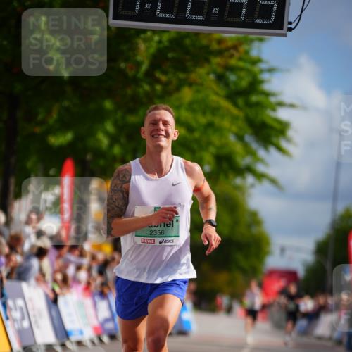 20.09.2026 - PSD Bank Halbmarathon LAZAROV Photography http://msf.ph/oto/10498703 20.09.2026 11:22:45 Ziel 2356 meine-sportfotos.de