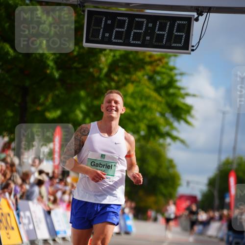 20.09.2026 - PSD Bank Halbmarathon LAZAROV Photography http://msf.ph/oto/10498705 20.09.2026 11:22:45 Ziel 2356 meine-sportfotos.de