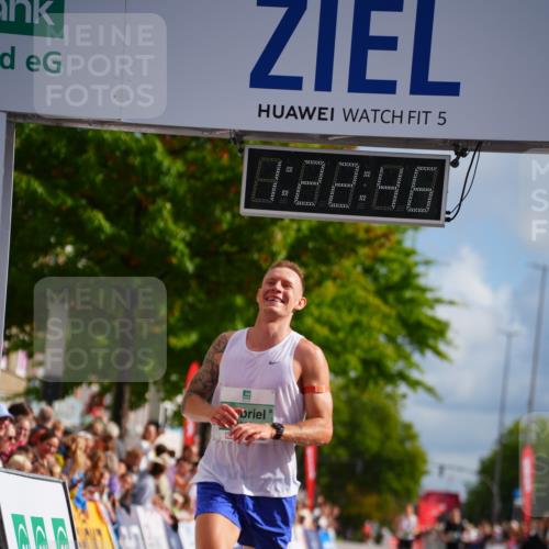 20.09.2026 - PSD Bank Halbmarathon LAZAROV Photography http://msf.ph/oto/10498708 20.09.2026 11:22:45 Ziel 2356 meine-sportfotos.de