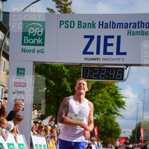 20.09.2026 - PSD Bank Halbmarathon LAZAROV Photography http://msf.ph/oto/10498713 20.09.2026 11:22:46 Ziel 2356 meine-sportfotos.de
