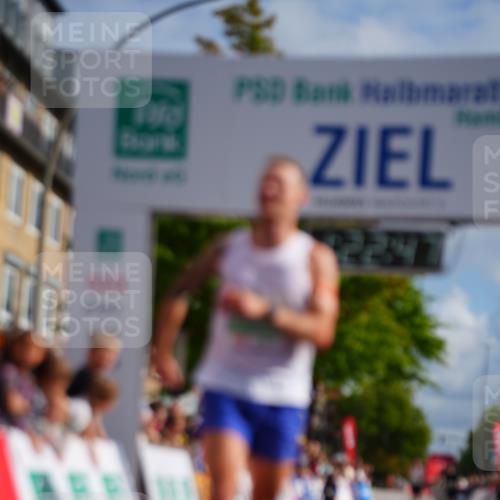 20.09.2026 - PSD Bank Halbmarathon LAZAROV Photography http://msf.ph/oto/10498716 20.09.2026 11:22:46 Ziel 2356 meine-sportfotos.de