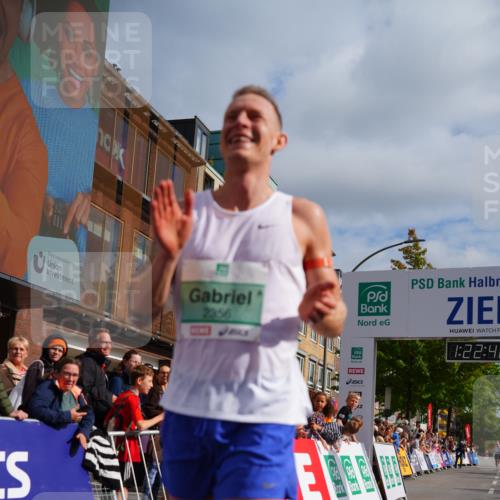 20.09.2026 - PSD Bank Halbmarathon LAZAROV Photography http://msf.ph/oto/10498736 20.09.2026 11:22:48 Ziel 2356 meine-sportfotos.de