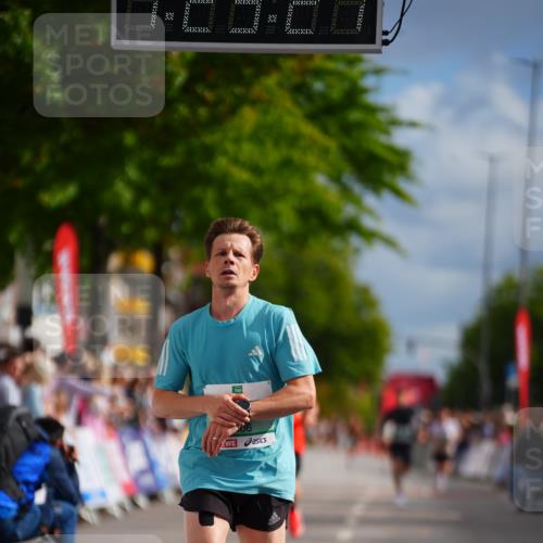 20.09.2026 - PSD Bank Halbmarathon LAZAROV Photography http://msf.ph/oto/10498786 20.09.2026 11:23:20 Ziel 1985, 3406 meine-sportfotos.de